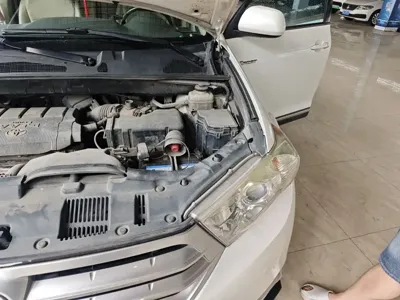 Toyota Highlander 2014, 136800 км, за 7647.08 USD - фото 24