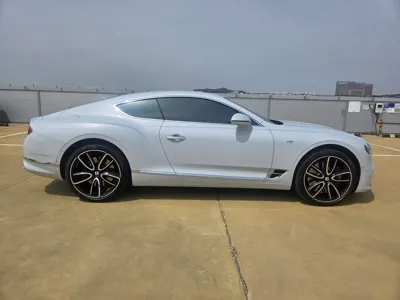 Bentley Continental 2022, 22500 км, за 132182.48 USD