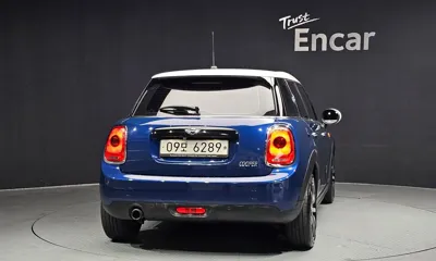MINI Cooper 2017, 178153 км, за 4225.44 USD