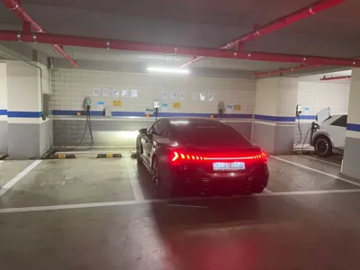 Audi e-tron GT · 2023 год