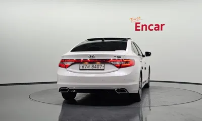 Hyundai Grandeur 2015, 185653 км, за 3838.15 USD