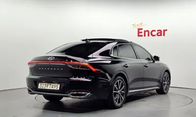 Hyundai Grandeur 2022, 114915 км, за 13450.18 USD