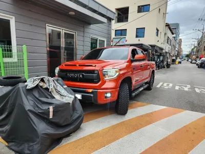 Toyota Tundra · 2015 год