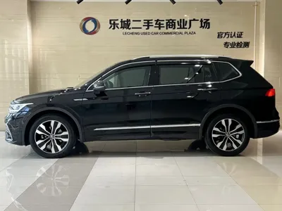 Volkswagen Tiguan L 2021, 32000 км, за 16873.55 USD