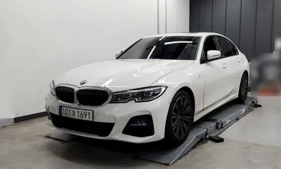 BMW 3-Series 2022, 31560 км, за 20677.43 USD