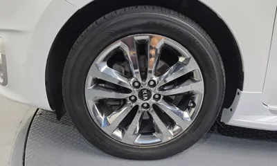 Kia Canival 2015, 167356 км, за 6341.82 USD