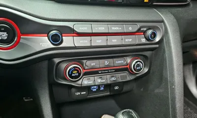 Hyundai Veloster 2018, 116256 км, за 7595.19 USD - фото 18