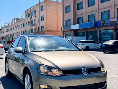 Volkswagen Golf 2015, 120000 км, за 3825.71 USD