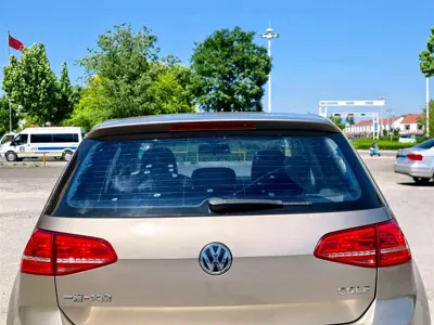 Volkswagen Golf 2015, 120000 км, за 3825.71 USD