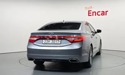 Hyundai Grandeur 2015, 100032 км, за 5724.7 USD
