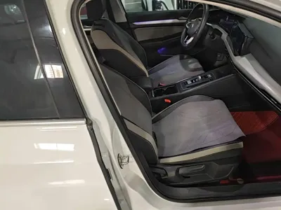 Volkswagen Golf 2022, 54200 км, за 12109.83 USD - фото 25