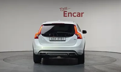 Volvo V60 2018, 74900 км, за 7598.28 USD