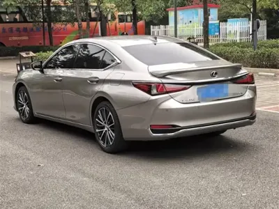 Lexus ES 2023, 40000 км, за 38868.96 USD