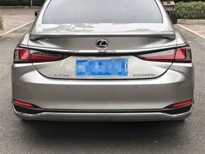 Lexus ES 2023, 40000 км, за 38868.96 USD