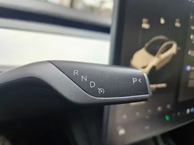 Tesla Model Y 2022, 71491 км, за 19509.51 USD - фото 9