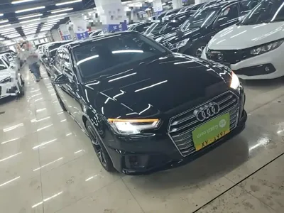 Audi A4L 2020, 119200 км, за 14596.54 USD