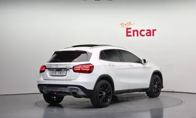 Mercedes-Benz GLA-Class 2018, 70028 км, за 13071.46 USD
