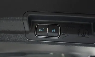 Ford Explorer 2023, 31527 км, за 23116.48 USD - фото 32