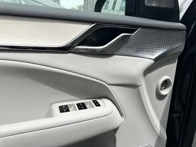 Volvo EM90 2024, 22000 км, за 53824.74 USD