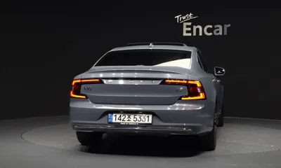 Volvo S90 2021, 102065 км, за 18540.22 USD