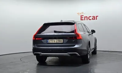 Volvo V90 2018, 116812 км, за 15754.23 USD
