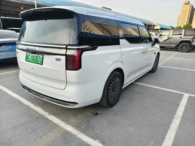 Zeekr 009 2025, 24000 км, за 45172.76 USD