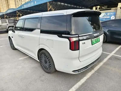 Zeekr 009 2025, 24000 км, за 45172.76 USD