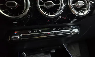 Mercedes-Benz GLA-Class 2020, 56061 км, за 19218.25 USD - фото 12