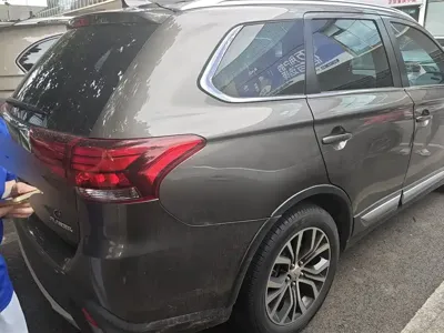 Mitsubishi Outlander 2018, 102700 км, за 7367.13 USD