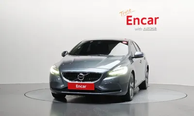 Volvo V40 2018, 70115 км, за 7735.81 USD