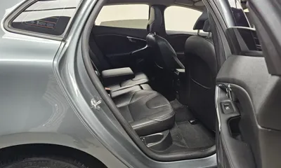 Volvo V40 2018, 70115 км, за 7735.81 USD - фото 11