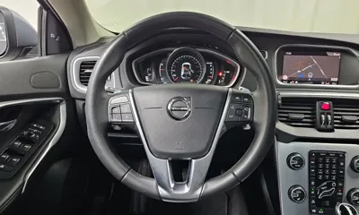 Volvo V40 2018, 70115 км, за 7735.81 USD - фото 12