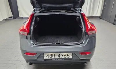 Volvo V40 2018, 70115 км, за 7735.81 USD - фото 15