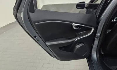 Volvo V40 2018, 70115 км, за 7735.81 USD - фото 25