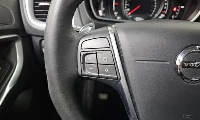 Volvo V40 2018, 70115 км, за 7735.81 USD - фото 29