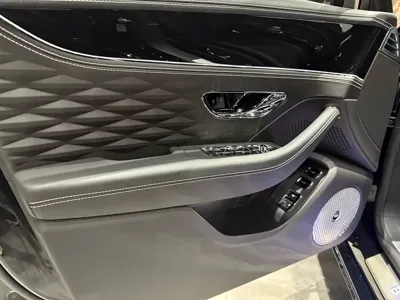 Bentley Flying Spur PHEV 2023, 7500 км, за 335484.96 USD