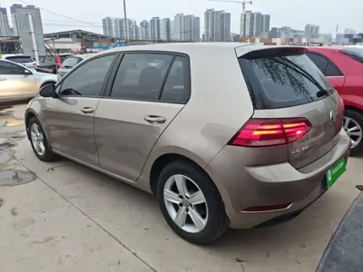 Volkswagen Golf 2019, 28100 км, за 7989.84 USD