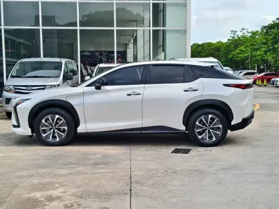 Lexus RZ 2023, 33000 км, за 21187.86 USD - фото 7