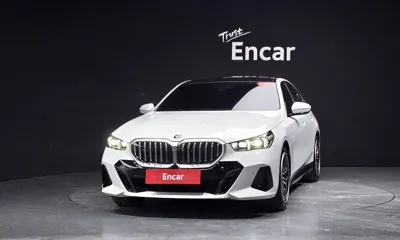 BMW 5-Series 2025, 12123 км, за 44930.63 USD