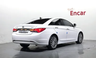 Hyundai Sonata 2013, 113952 км, за 4076.88 USD - фото 2