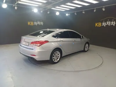 Hyundai i40 2014, 172965 км, за 2527.24 USD