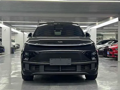 Li Auto Li L8 2023, 42000 км, за 24165.92 USD