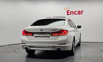 BMW 5-Series 2018, 104545 км, за 11093.61 USD