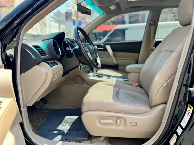 Toyota Highlander 2013, 200000 км, за 9564.26 USD
