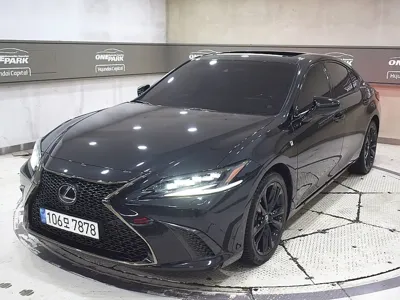 Lexus ES · 2023 год