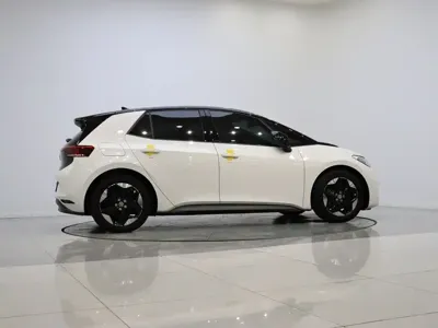 Volkswagen ID.3 2025, 36000 км, за 13507.68 USD