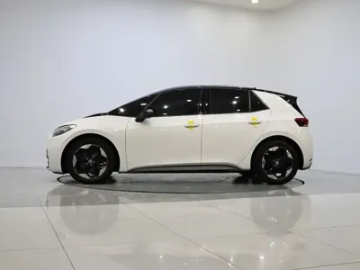 Volkswagen ID.3 2025, 36000 км, за 13507.68 USD