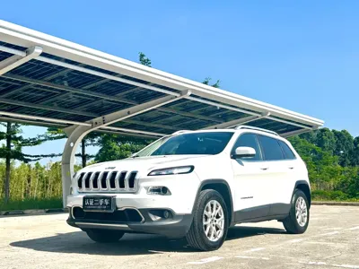 Jeep Cherokee 2017, 83000 км, за 4228.73 USD