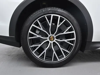 Porsche Taycan 2024, 13850 км, за 101812.89 USD