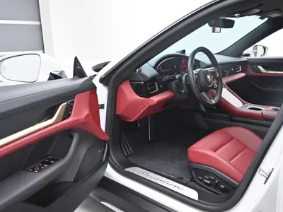 Porsche Taycan 2024, 13850 км, за 101812.89 USD - фото 11